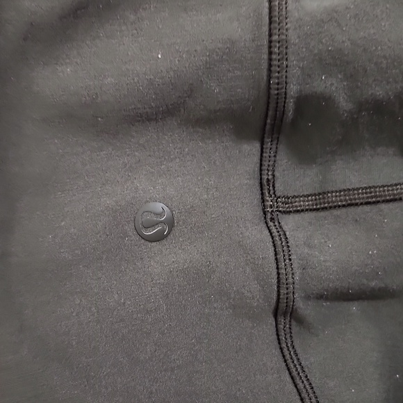 Lululemon Women's Everlux Waistband Training Crop - 15" Inseam - Picture 6 of 7